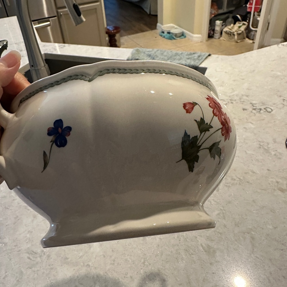 Noritake Floral Ceramic vegetable bowl with Lid - Picture 3 of 8